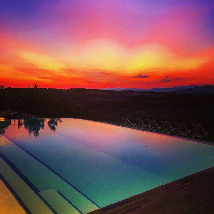 Agriturismo Casale Ugolini Монтеспертоли Екстериор снимка